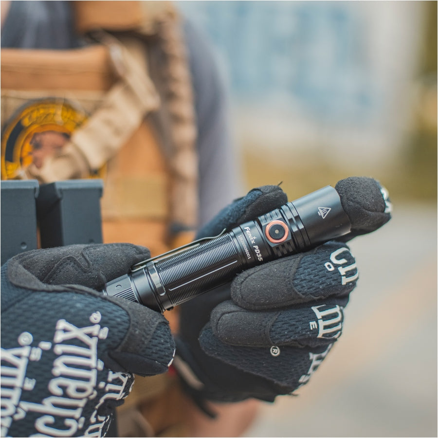 Latarka taktyczna LED Fenix PD35 V3.0 czarna